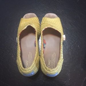 TOMS Yellow Wedges 6.5
